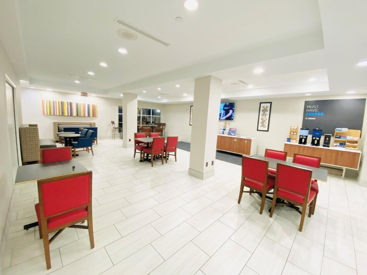 休斯顿东 - 贝敦套房智选假日酒店 外观 照片